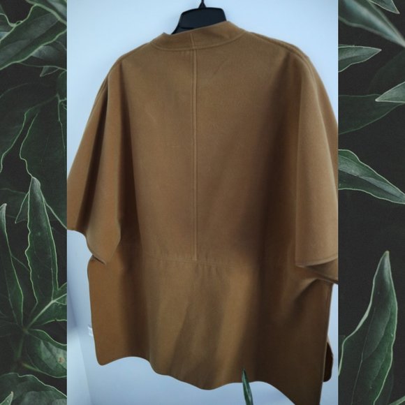 🌸SALE🌸 Joan Rivers Cape - Picture 4 of 12